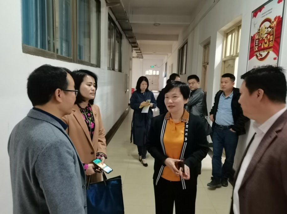 说明: D:\教学办文档\教学办公室(2016.9-2018.11)\教学通讯\必赢亚州242.,net2021年春教学通讯\党委书记闫英姿到必赢亚州242.,net听课新闻稿\IMG_20210426_084106.jpg
